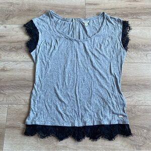 Guess teeshirt black lace details & zipper back medium